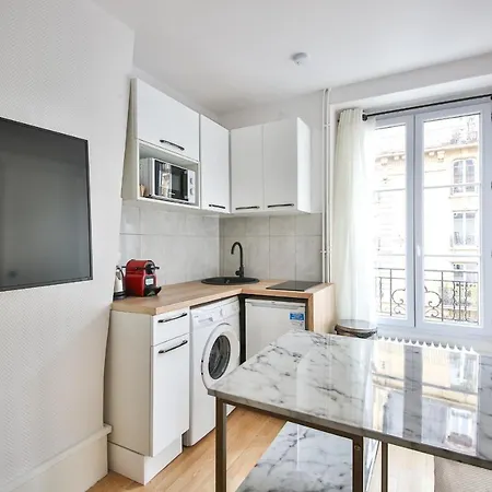 33#studio 2pers#sevres-lecourbe#necker شقة باريس